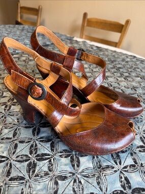 Sundance Born Crown Women’s Cognac Leather Peep-Toe Slingback Heels